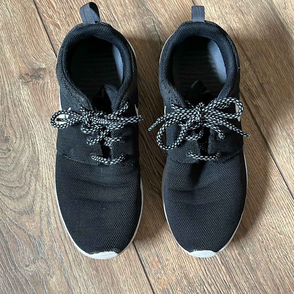 Size7 Nike sneakers